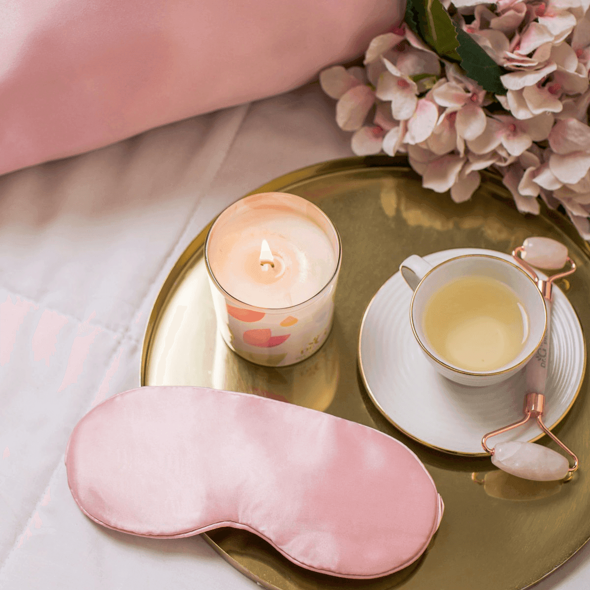 Silk eye mask in blush pink